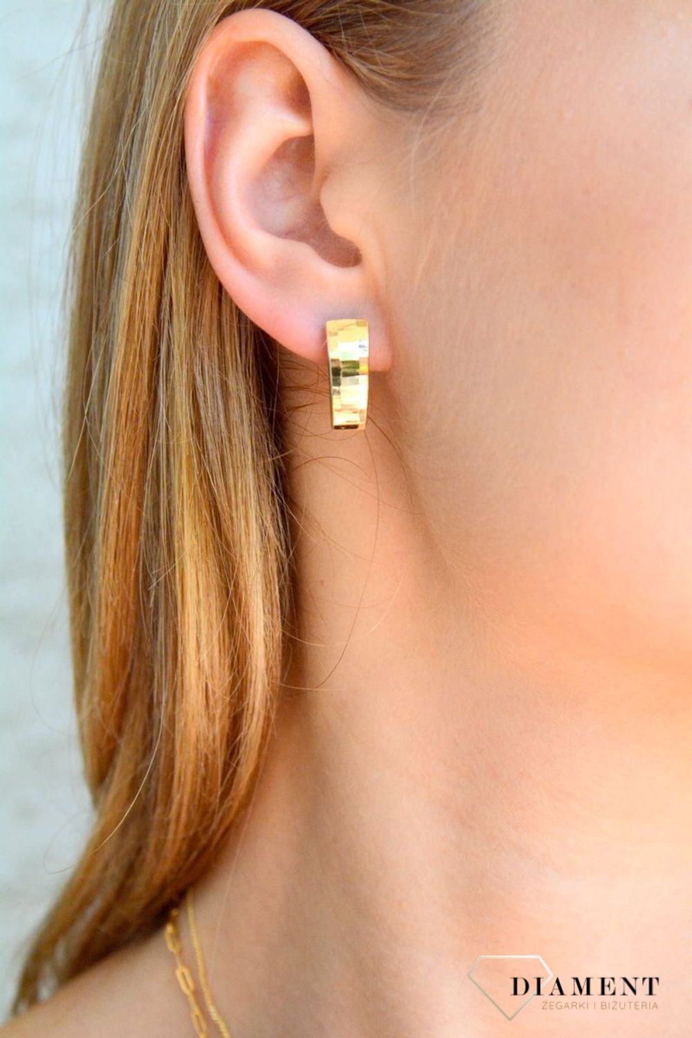 Złote kolczyki damskie 375 angielskie z diamentowym wzorem KL 6864 375.jpg